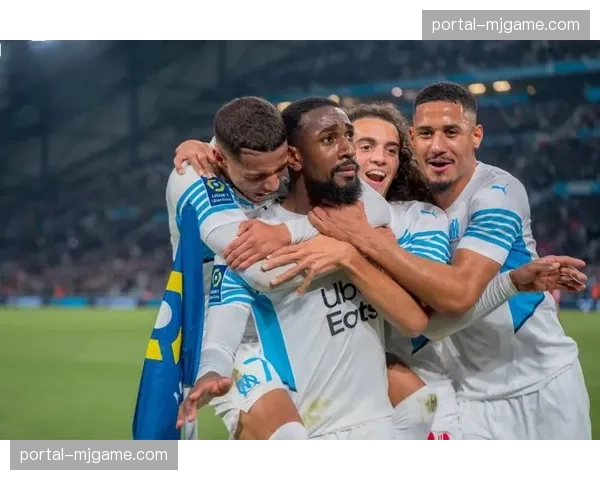 布雷斯特老将德尔卡斯蒂略:“我见证了俱乐部十年来的全部历程” 布雷斯特老将德尔卡斯蒂略:“我见证了俱乐部十年来的全部历程”