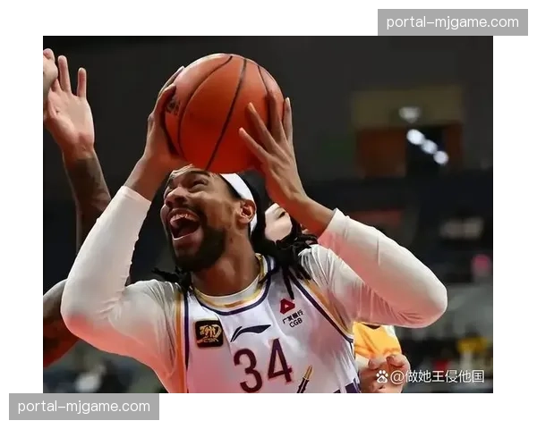 前NBA球员，现北控外援安德鲁·哈里森训练中脚踝扭伤，归期未定