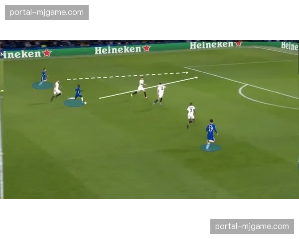 评论：高位逼抢盛行，传统边路传中战术在欧冠舞台是否正在回归？